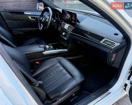 Белый Мерседес Е-Класс, объемом двигателя 2.2 л и пробегом 126 тыс. км за 21500 $, фото 52 на Automoto.ua