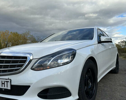 Белый Мерседес Е-Класс, объемом двигателя 2.1 л и пробегом 200 тыс. км за 17000 $, фото 4 на Automoto.ua