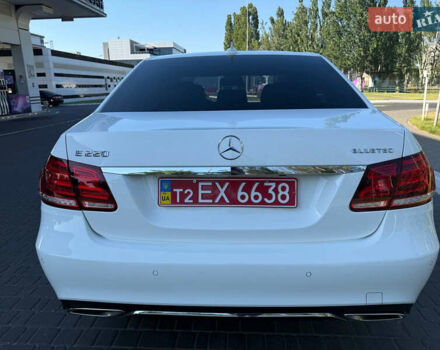 Белый Мерседес Е-Класс, объемом двигателя 2.2 л и пробегом 126 тыс. км за 21500 $, фото 5 на Automoto.ua