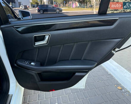 Белый Мерседес Е-Класс, объемом двигателя 2.2 л и пробегом 126 тыс. км за 21500 $, фото 45 на Automoto.ua