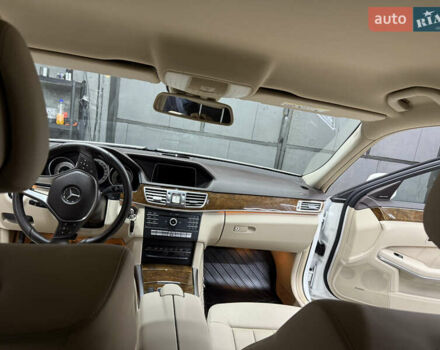 Белый Мерседес Е-Класс, объемом двигателя 2.14 л и пробегом 110 тыс. км за 22000 $, фото 11 на Automoto.ua