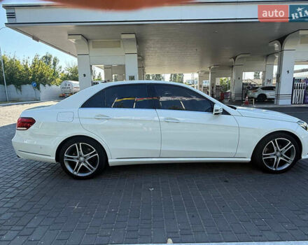 Белый Мерседес Е-Класс, объемом двигателя 2.2 л и пробегом 126 тыс. км за 21500 $, фото 7 на Automoto.ua