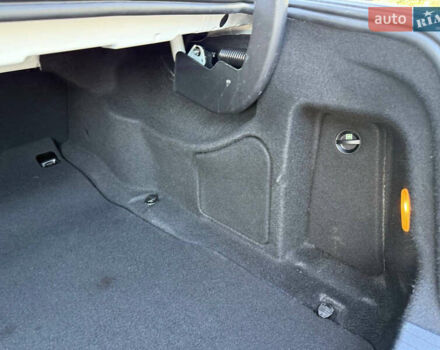 Белый Мерседес Е-Класс, объемом двигателя 2.2 л и пробегом 126 тыс. км за 21500 $, фото 38 на Automoto.ua