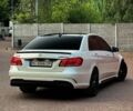 Белый Мерседес Е-Класс, объемом двигателя 5.46 л и пробегом 137 тыс. км за 39000 $, фото 3 на Automoto.ua