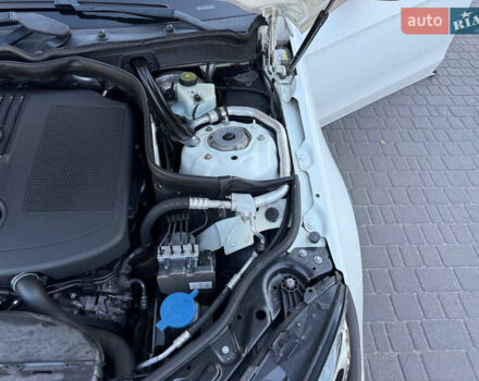 Белый Мерседес Е-Класс, объемом двигателя 2.2 л и пробегом 126 тыс. км за 21500 $, фото 60 на Automoto.ua