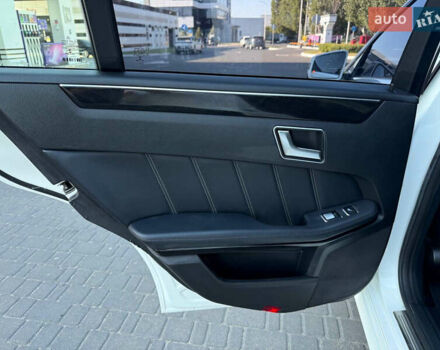 Белый Мерседес Е-Класс, объемом двигателя 2.2 л и пробегом 126 тыс. км за 21500 $, фото 25 на Automoto.ua