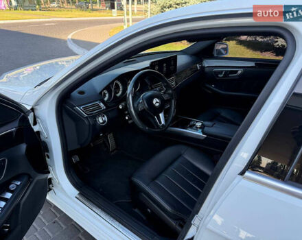 Белый Мерседес Е-Класс, объемом двигателя 2.2 л и пробегом 126 тыс. км за 21500 $, фото 16 на Automoto.ua