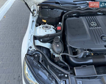 Белый Мерседес Е-Класс, объемом двигателя 2.2 л и пробегом 126 тыс. км за 21500 $, фото 59 на Automoto.ua