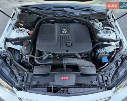 Белый Мерседес Е-Класс, объемом двигателя 2.2 л и пробегом 126 тыс. км за 21500 $, фото 56 на Automoto.ua