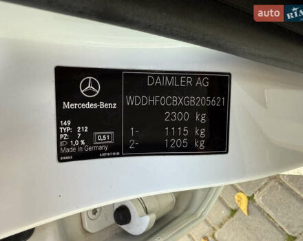 Белый Мерседес Е-Класс, объемом двигателя 2.2 л и пробегом 130 тыс. км за 20000 $, фото 61 на Automoto.ua