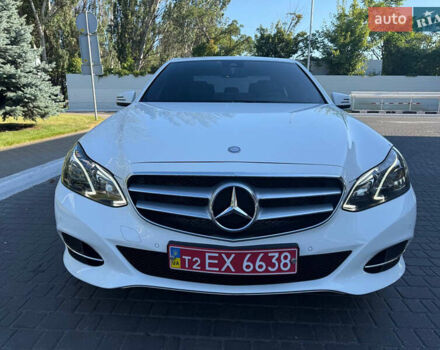 Белый Мерседес Е-Класс, объемом двигателя 2.2 л и пробегом 130 тыс. км за 20000 $, фото 1 на Automoto.ua
