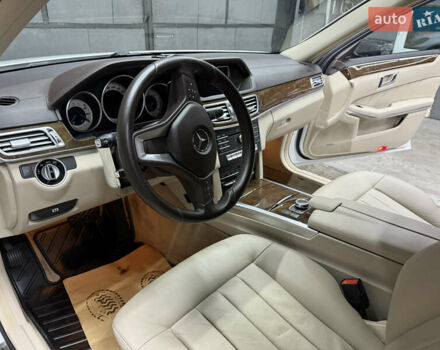 Белый Мерседес Е-Класс, объемом двигателя 2.14 л и пробегом 110 тыс. км за 22000 $, фото 12 на Automoto.ua