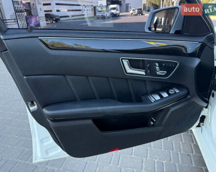 Белый Мерседес Е-Класс, объемом двигателя 2.2 л и пробегом 126 тыс. км за 21500 $, фото 14 на Automoto.ua