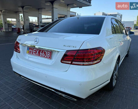 Белый Мерседес Е-Класс, объемом двигателя 2.2 л и пробегом 126 тыс. км за 21500 $, фото 6 на Automoto.ua