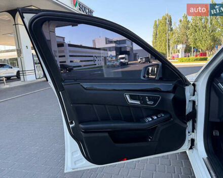 Белый Мерседес Е-Класс, объемом двигателя 2.2 л и пробегом 126 тыс. км за 21500 $, фото 13 на Automoto.ua