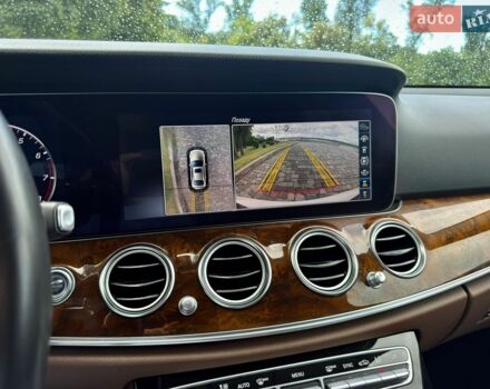 Белый Мерседес Е-Класс, объемом двигателя 2 л и пробегом 115 тыс. км за 25333 $, фото 142 на Automoto.ua