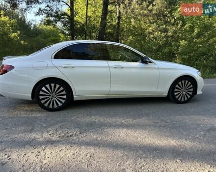 Белый Мерседес Е-Класс, объемом двигателя 2 л и пробегом 156 тыс. км за 28000 $, фото 7 на Automoto.ua