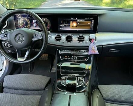 Белый Мерседес Е-Класс, объемом двигателя 2 л и пробегом 156 тыс. км за 28000 $, фото 48 на Automoto.ua