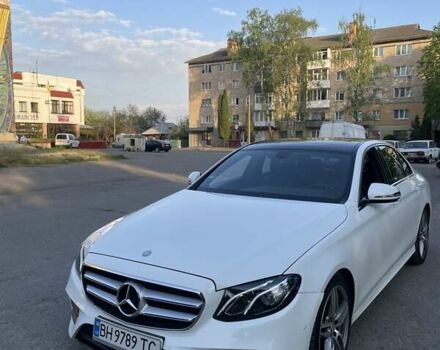 Белый Мерседес Е-Класс, объемом двигателя 3 л и пробегом 85 тыс. км за 37000 $, фото 2 на Automoto.ua