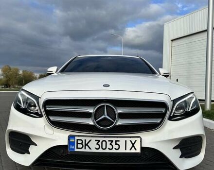 Мерседес Е-Клас 2016 у Рівному на Automoto.ua Білий Мерседес Е-Клас, об'ємом двигуна 1.99 л та пробігом 65 тис. км за 27500 $, фото 4 на Automoto.ua