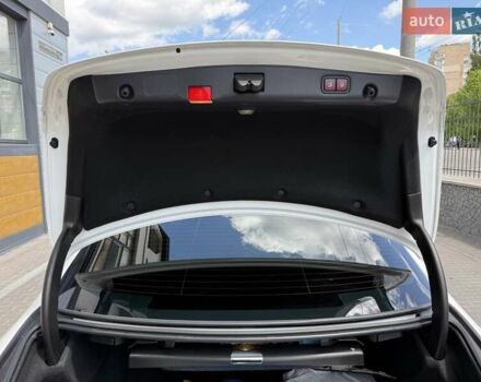 Белый Мерседес Е-Класс, объемом двигателя 1.99 л и пробегом 99 тыс. км за 29700 $, фото 55 на Automoto.ua