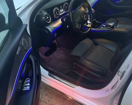 Белый Мерседес Е-Класс, объемом двигателя 2 л и пробегом 156 тыс. км за 28000 $, фото 55 на Automoto.ua