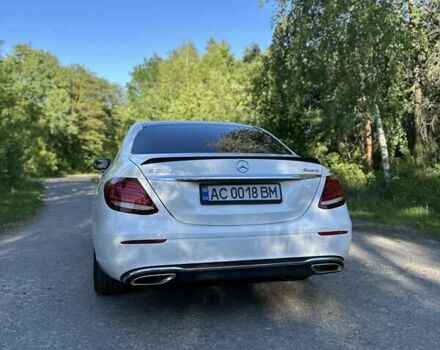 Белый Мерседес Е-Класс, объемом двигателя 2 л и пробегом 156 тыс. км за 28000 $, фото 2 на Automoto.ua