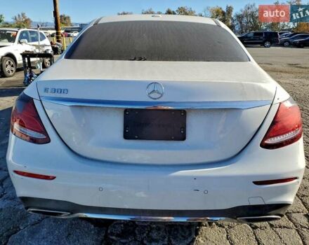 Белый Мерседес Е-Класс, объемом двигателя 3.5 л и пробегом 120 тыс. км за 7400 $, фото 5 на Automoto.ua