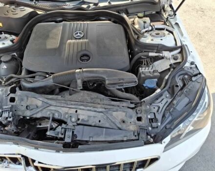 Белый Мерседес Е-Класс, объемом двигателя 2.2 л и пробегом 210 тыс. км за 5500 $, фото 7 на Automoto.ua