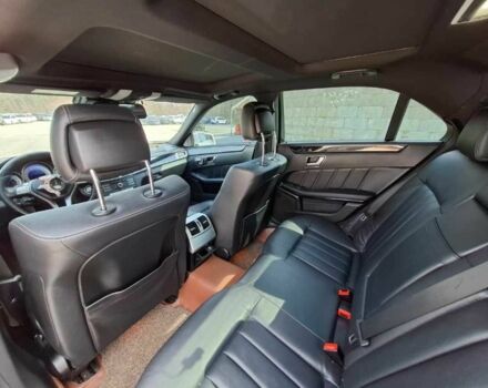 Белый Мерседес Е-Класс, объемом двигателя 2.2 л и пробегом 210 тыс. км за 5500 $, фото 8 на Automoto.ua