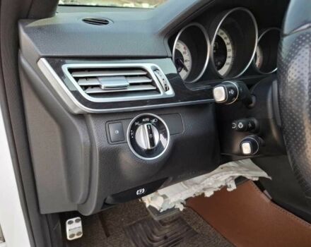 Белый Мерседес Е-Класс, объемом двигателя 2.2 л и пробегом 210 тыс. км за 5500 $, фото 14 на Automoto.ua