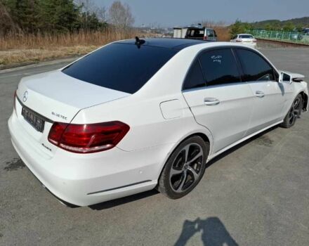 Белый Мерседес Е-Класс, объемом двигателя 2.2 л и пробегом 210 тыс. км за 5500 $, фото 2 на Automoto.ua