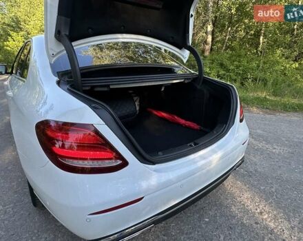 Белый Мерседес Е-Класс, объемом двигателя 2 л и пробегом 156 тыс. км за 28000 $, фото 31 на Automoto.ua