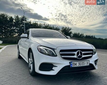 Білий Мерседес Е-Клас, об'ємом двигуна 1.99 л та пробігом 65 тис. км за 27499 $, фото 1 на Automoto.ua