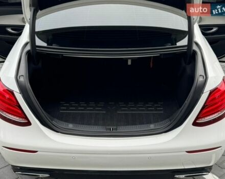 Белый Мерседес Е-Класс, объемом двигателя 1.95 л и пробегом 185 тыс. км за 30000 $, фото 7 на Automoto.ua