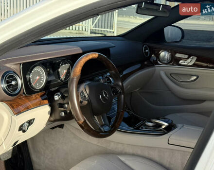 Белый Мерседес Е-Класс, объемом двигателя 2 л и пробегом 85 тыс. км за 22500 $, фото 10 на Automoto.ua