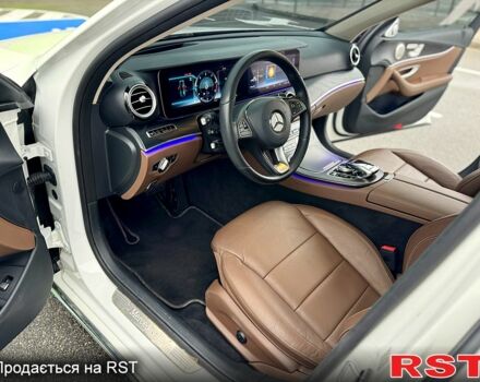 Белый Мерседес Е-Класс, объемом двигателя 2 л и пробегом 99 тыс. км за 31900 $, фото 4 на Automoto.ua