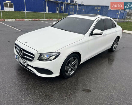 Белый Мерседес Е-Класс, объемом двигателя 1.95 л и пробегом 125 тыс. км за 28500 $, фото 2 на Automoto.ua