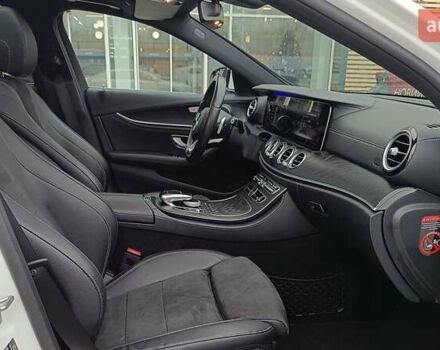 Белый Мерседес Е-Класс, объемом двигателя 1.99 л и пробегом 194 тыс. км за 27856 $, фото 4 на Automoto.ua