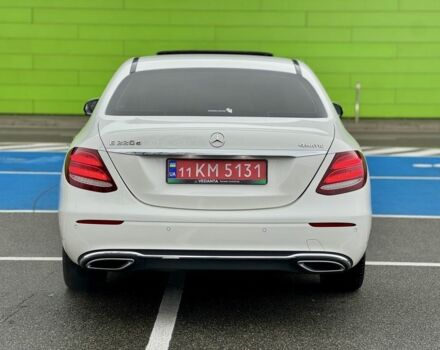 Білий Мерседес Е-Клас, об'ємом двигуна 2 л та пробігом 99 тис. км за 31900 $, фото 4 на Automoto.ua