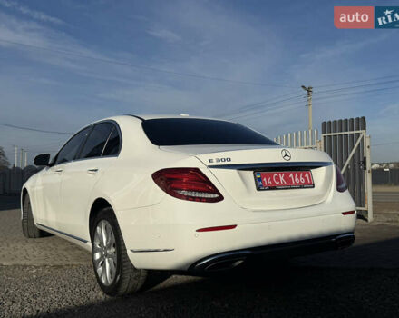 Белый Мерседес Е-Класс, объемом двигателя 2 л и пробегом 85 тыс. км за 22500 $, фото 8 на Automoto.ua