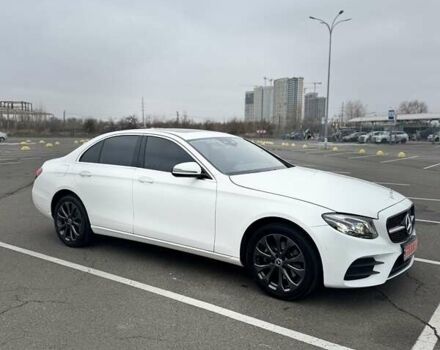 Белый Мерседес Е-Класс, объемом двигателя 2 л и пробегом 89 тыс. км за 33499 $, фото 2 на Automoto.ua