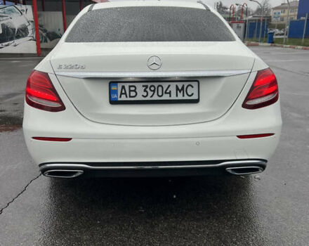 Белый Мерседес Е-Класс, объемом двигателя 1.95 л и пробегом 125 тыс. км за 28500 $, фото 6 на Automoto.ua