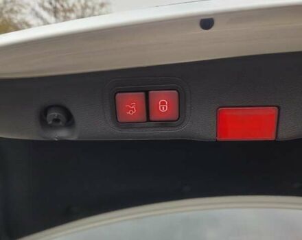 Білий Мерседес Е-Клас, об'ємом двигуна 2 л та пробігом 213 тис. км за 18990 $, фото 27 на Automoto.ua