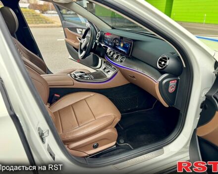 Белый Мерседес Е-Класс, объемом двигателя 2 л и пробегом 99 тыс. км за 31900 $, фото 8 на Automoto.ua