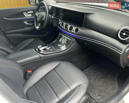 Белый Мерседес Е-Класс, объемом двигателя 1.95 л и пробегом 125 тыс. км за 28500 $, фото 12 на Automoto.ua