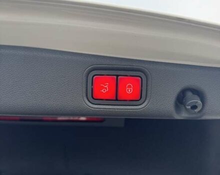 Белый Мерседес Е-Класс, объемом двигателя 2 л и пробегом 89 тыс. км за 33499 $, фото 9 на Automoto.ua