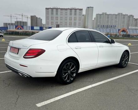 Белый Мерседес Е-Класс, объемом двигателя 2 л и пробегом 89 тыс. км за 33499 $, фото 3 на Automoto.ua