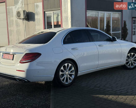 Белый Мерседес Е-Класс, объемом двигателя 2 л и пробегом 85 тыс. км за 22500 $, фото 9 на Automoto.ua