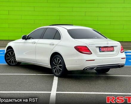 Белый Мерседес Е-Класс, объемом двигателя 2 л и пробегом 99 тыс. км за 31900 $, фото 3 на Automoto.ua